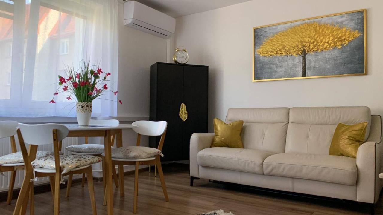 Golden Apartament Legionow Thorn Exterior foto